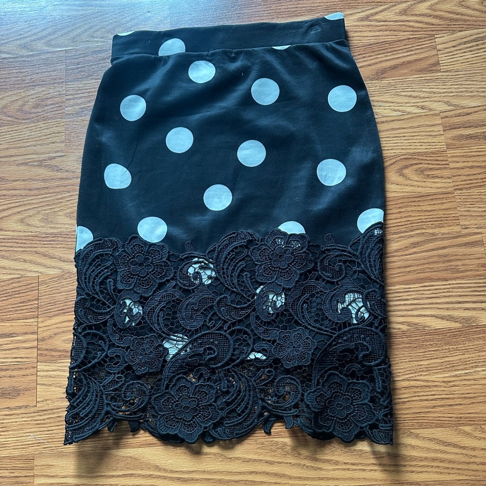 Chic Black and White Polka Dot Lace Pencil Skirt